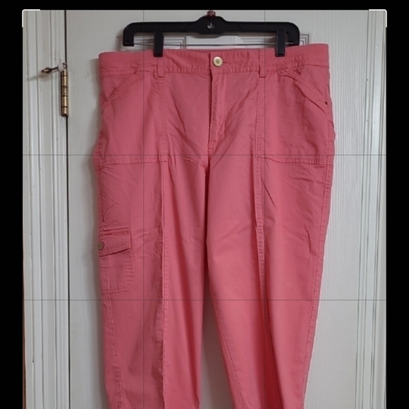 Bundle of Three Capris - Floral White, Denim Blue, and Pink Cargo Pants - Picture 3 of 15